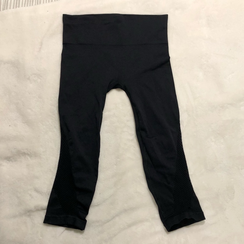 Athleta Breakthrough Laser Cut Capri